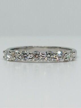 0.7ct MOISSANITE Ring size 7